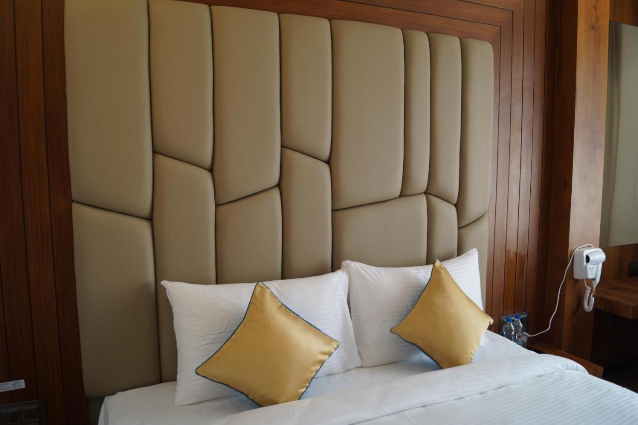 Hotel Varun Mansion Хасан Екстериор снимка